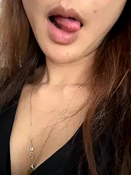 Qi9i from StripChat is Freechat