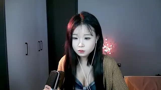 qiaoqiao-baby from StripChat is Freechat