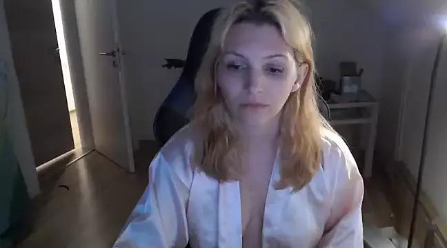 Queen-Rimi from StripChat