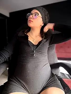 Queen__Love from StripChat is Freechat