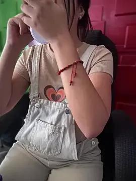 Queen__Love from StripChat is Freechat