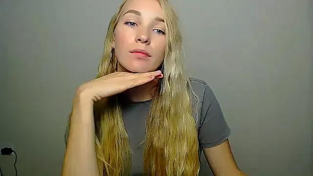 Queen_ofLove from StripChat