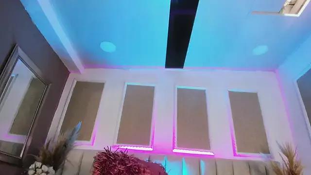 Queen_satin from StripChat