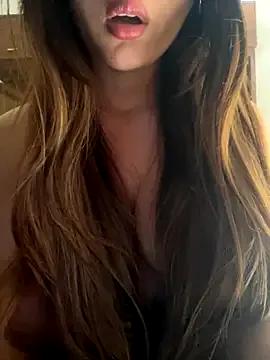 Queen_Shanuu from StripChat is Freechat