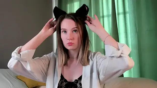 QueenieHathaway from StripChat is Freechat
