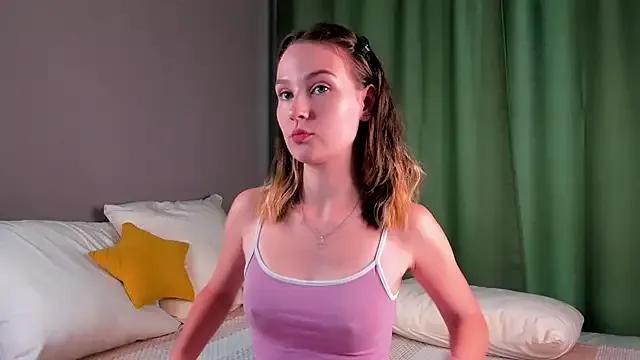 QueenieHathaway from StripChat is Freechat