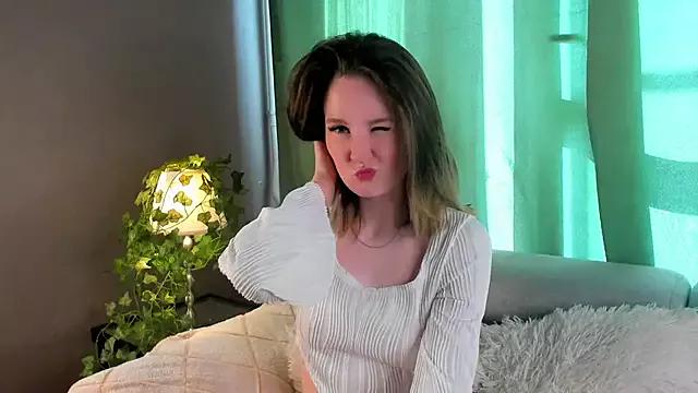 QueenieHathaway from StripChat is Freechat