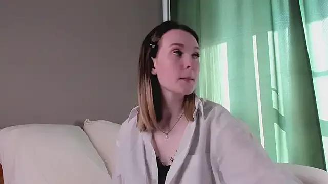 QueenieHathaway from StripChat is Freechat