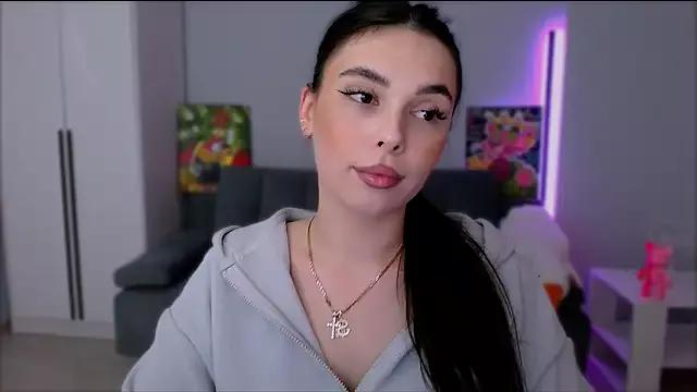 queenofthesense_ from StripChat is Freechat