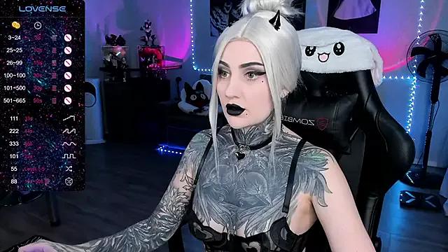 RachelQueen_ from StripChat is Freechat