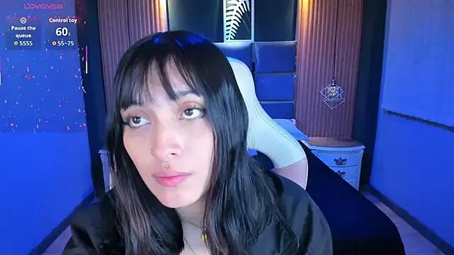 Raven_Hart from StripChat is Freechat