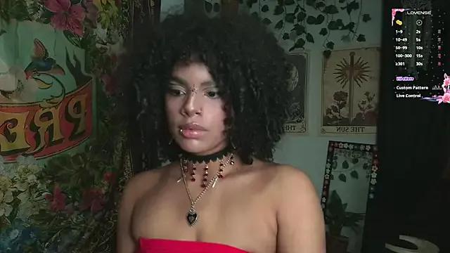 Raven_luv from StripChat is Freechat