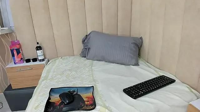 Raven_Roth from StripChat is Freechat