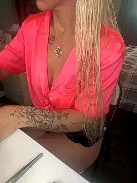 Raven_xo from StripChat is Freechat