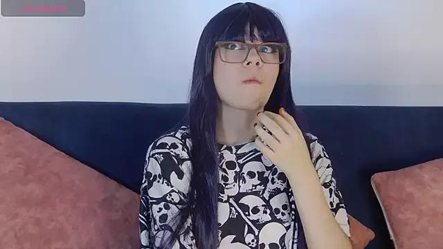 RavennMoonn from StripChat is Freechat