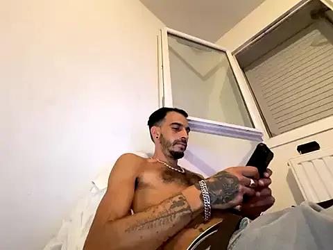 Rebeu313 from StripChat is Freechat
