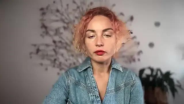 Reddgiirl from StripChat