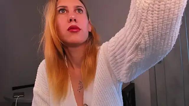 redheaded_queen from StripChat is Freechat