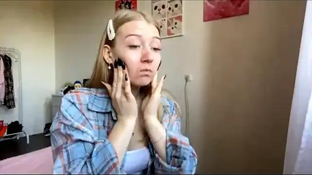 Riri_Rose from StripChat is Freechat