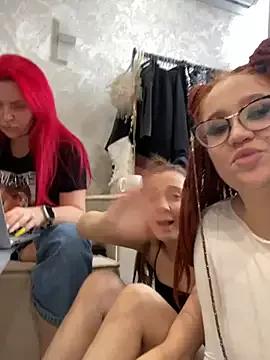 RollingGirlzzz from StripChat