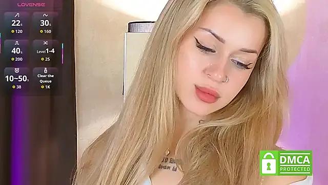 Ronesmee from StripChat is Freechat