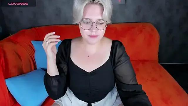 Roni_Stormm from StripChat is Freechat