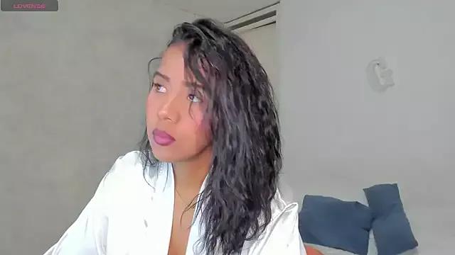 rosaaliiaa1 from StripChat is Freechat