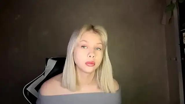 RosarioOler from StripChat is Freechat