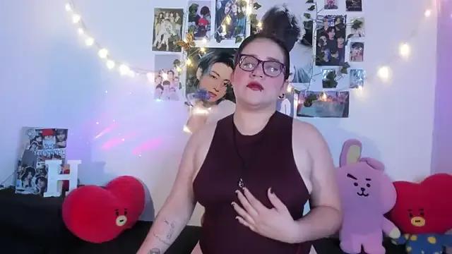 Rose_Hellen from StripChat is Freechat