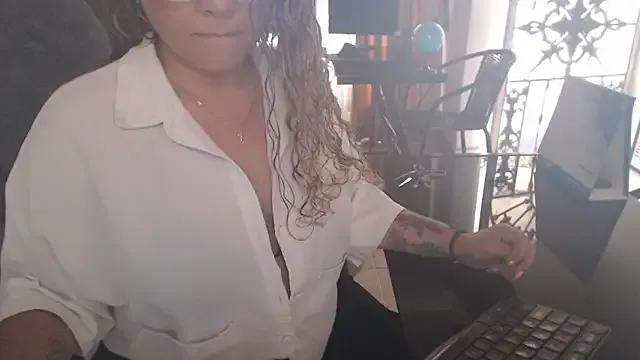 Rose_Smiith from StripChat is Freechat