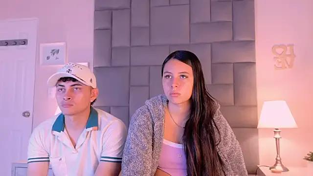 Rosse_and_mike from StripChat is Freechat