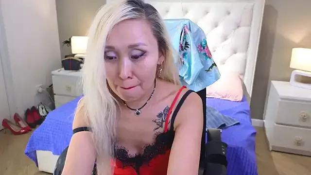 RoxalanaStar from StripChat is Freechat