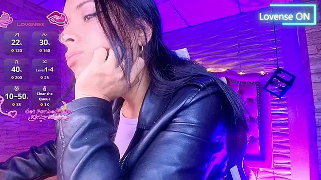 Roxanne_Han from StripChat is Freechat