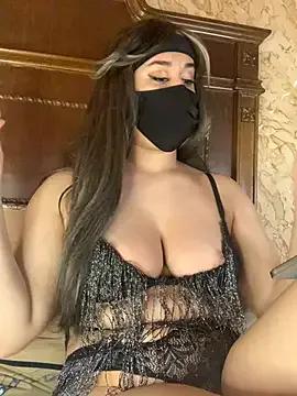 Rozzaa from StripChat is Freechat
