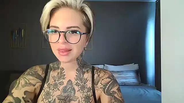 Rubyrichhxo from StripChat is Freechat