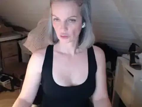 Sabdeluxe from StripChat