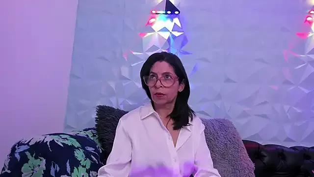 SabinaDeluxe_cg from StripChat is Freechat