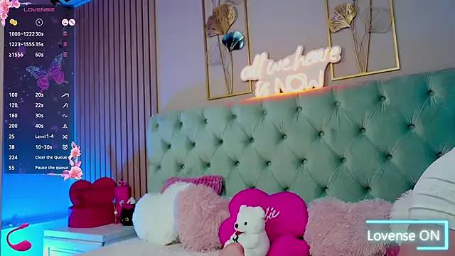 SabrinaJade from StripChat is Freechat