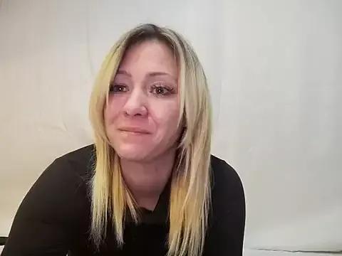 SallyCumLaude from StripChat