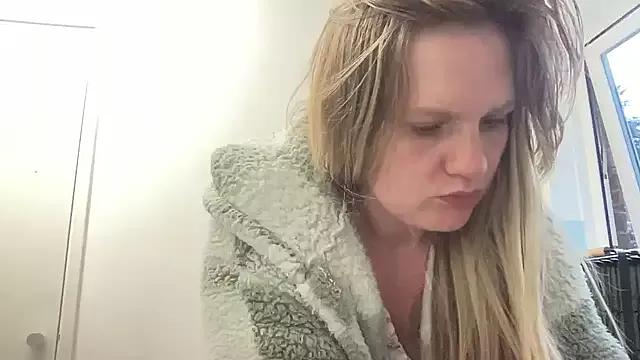 samanthaalice from StripChat is Freechat