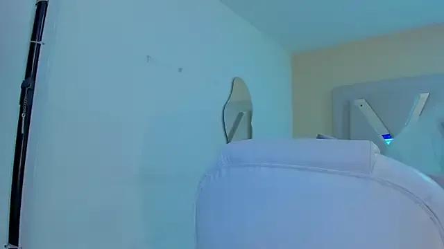 samanthalopez__ from StripChat is Freechat