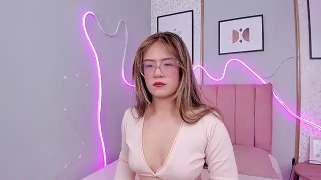 SamanthaPeachs from StripChat is Freechat