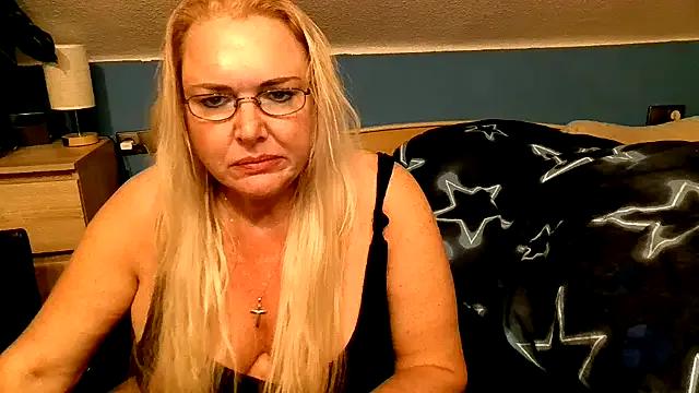 Sandy-Summer from StripChat is Freechat