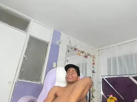 Santy_bigcock_01 from StripChat is Freechat