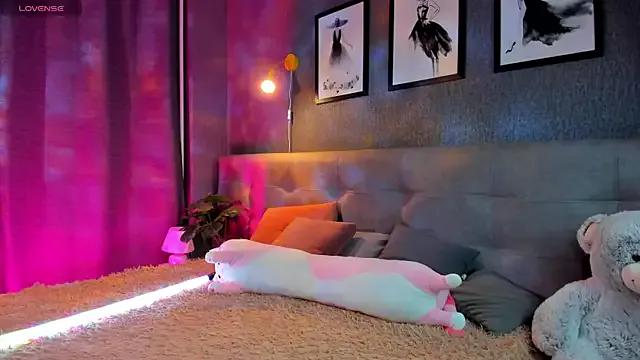 Sara_Frayer from StripChat