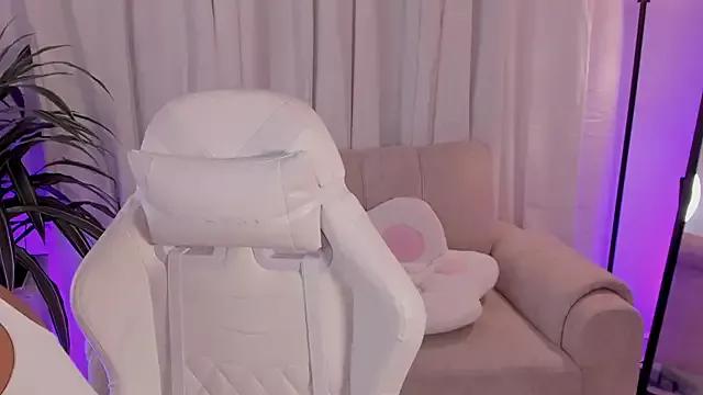 sara_gwen from StripChat