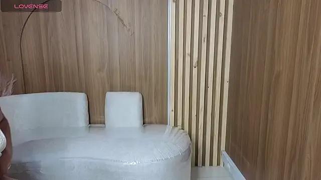 Saraah_Tx from StripChat is Freechat