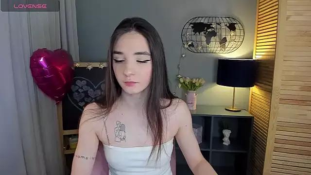 Sarah_Grows from StripChat