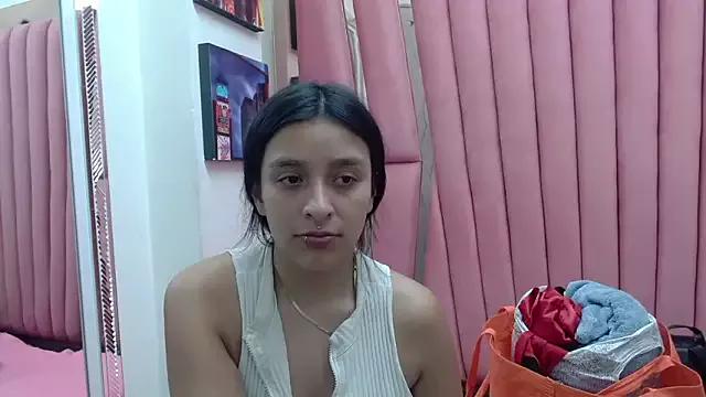 Sarah_Hornny from StripChat is Freechat