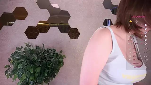 SarahBlakeley from StripChat is Freechat